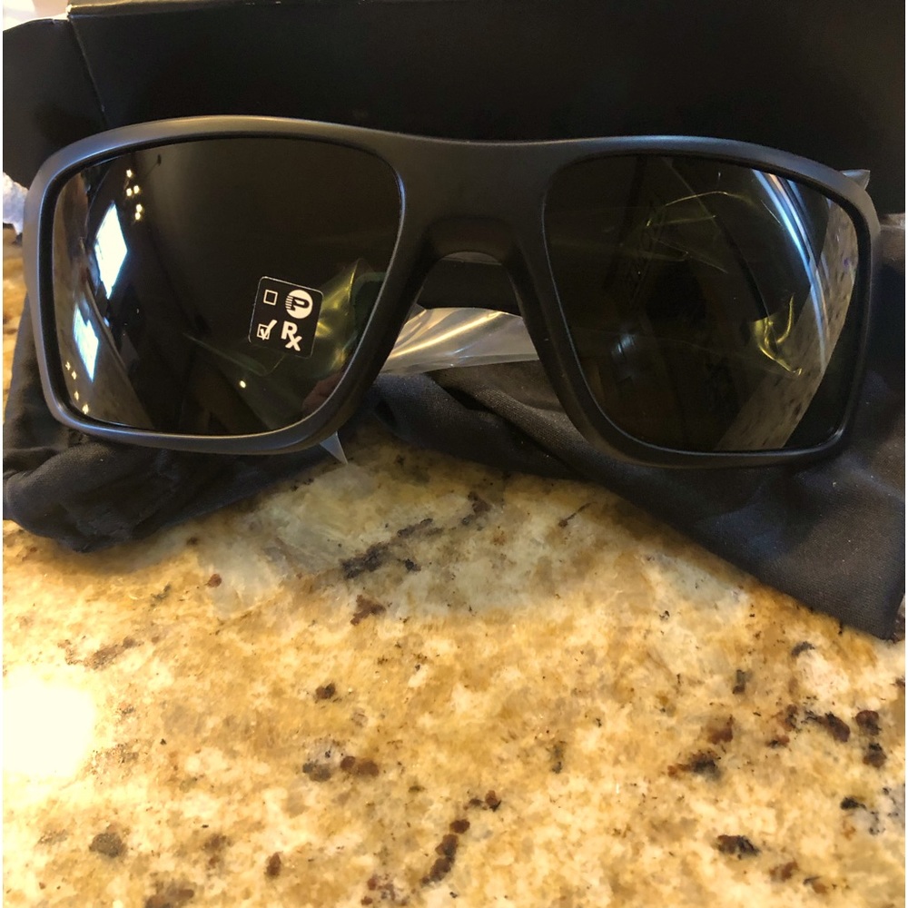Men’s Oakley double edge sunglasses   New inbox.